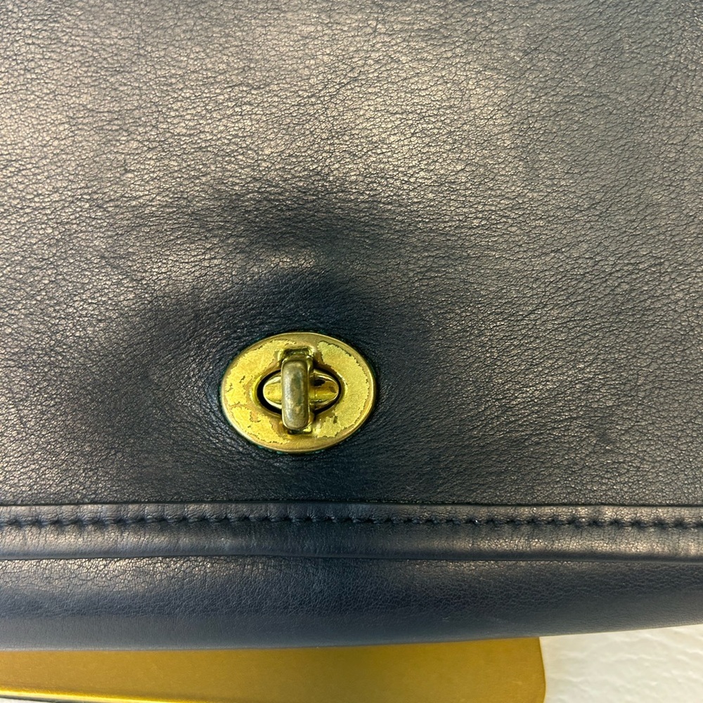 Coach Vintage 9812 Ridgefield Flap
Turn Lock Crossbody Leather Bag Black
USA - Picture 8 of 16